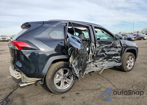 2022 Toyota Rav4 Xle z USA, uszkodzony, nr VIN 2T3P1RFV9NW276716